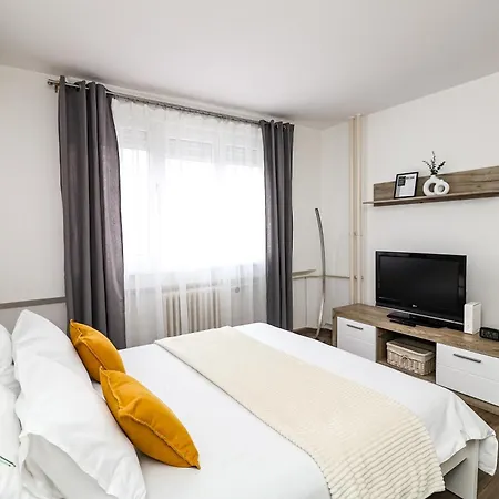 Astra Apartment Near The Main Train Station Novi Sad Exterior foto